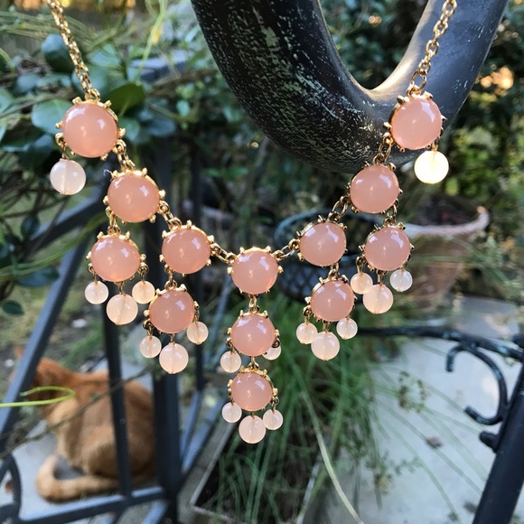 Jewelry - Beautiful Peach & Gold Necklace